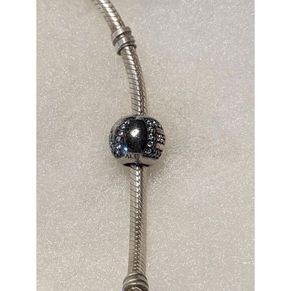 NEW Authentic Pandora Sterling Silver SURROUNDED BY LOVE Charm - Picture 1 of 4